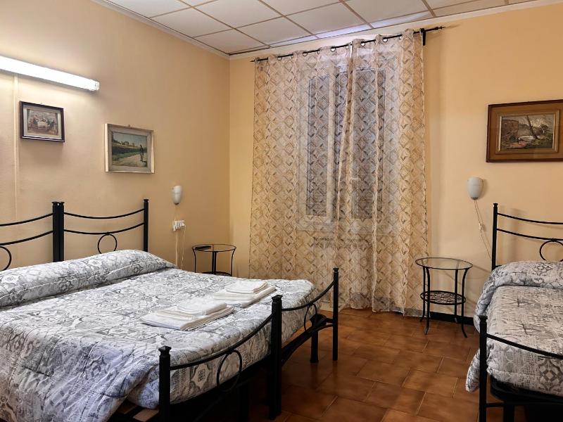 Double or Twin Room image 4