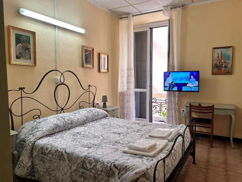 Double or Twin Room image 3