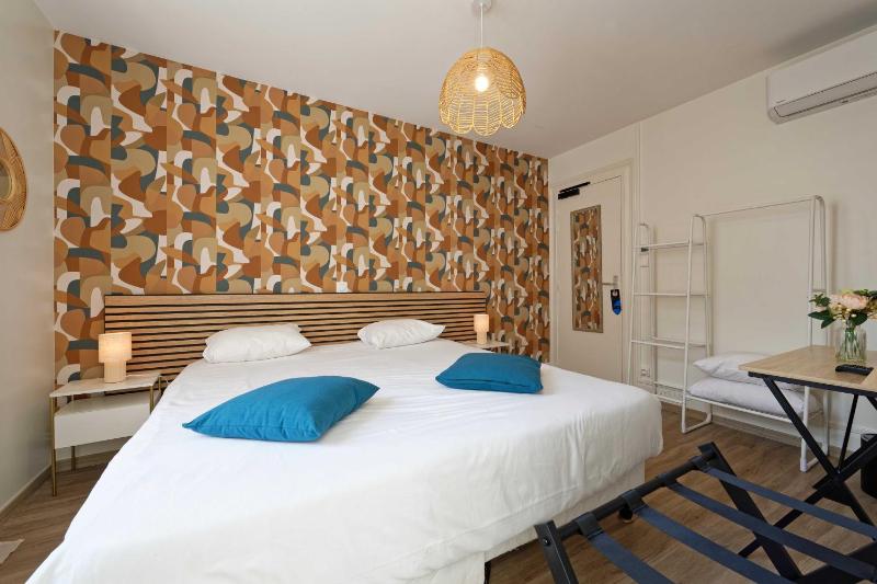 Superior Double Room image 3