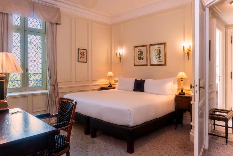 Superior King Room with Garden and Ramparts View image 4