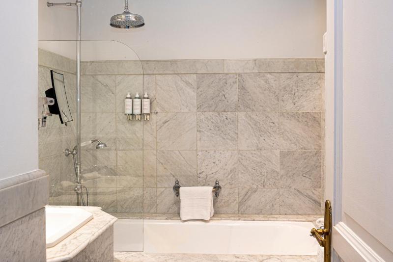 Charming Standard Single Room with One Double Bed image 1