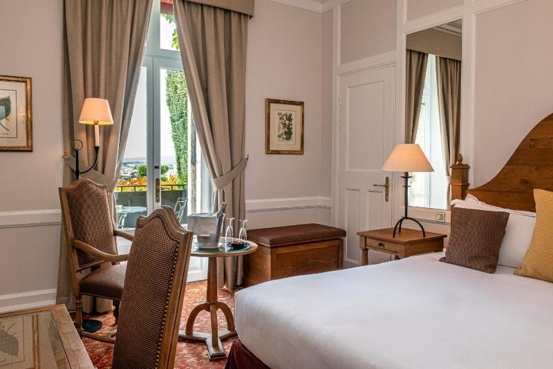 Superior King Room with Terrace and Garden View image 1