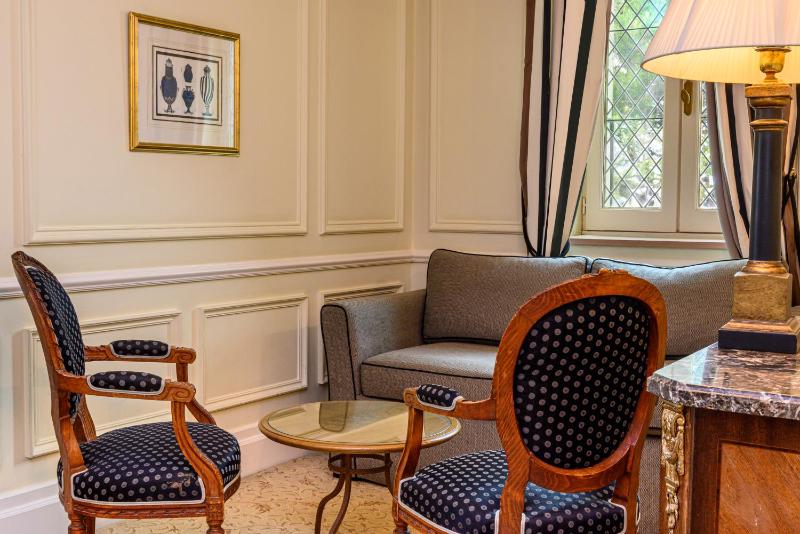 Suite with One Double and Sofa Bed image 2
