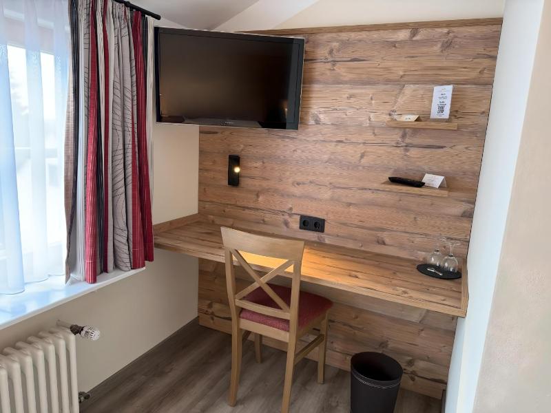 Double Room image 3