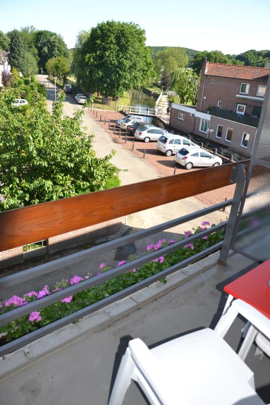 Studio with Balcony image 3