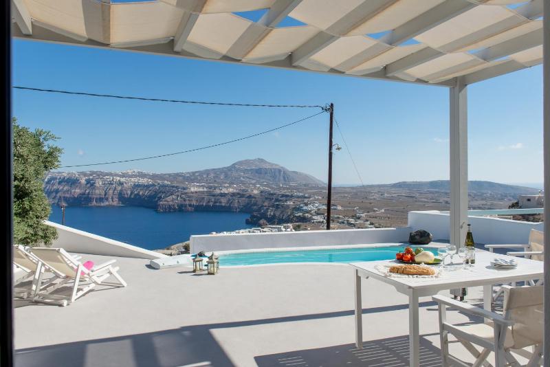 Three Bedroom Apartment with Caldera View and Private Pool image 3