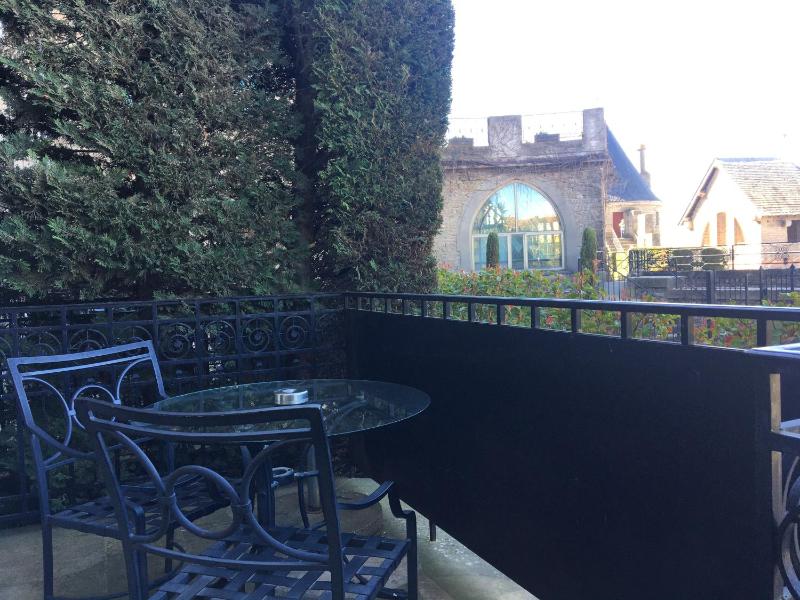 Superior King Room with Terrace and Garden View image 2