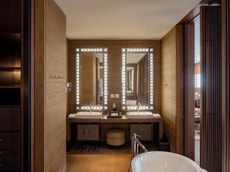 Grand Deluxe Suite image 4