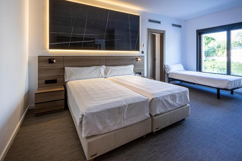 Triple Room (3 Adults) image 1