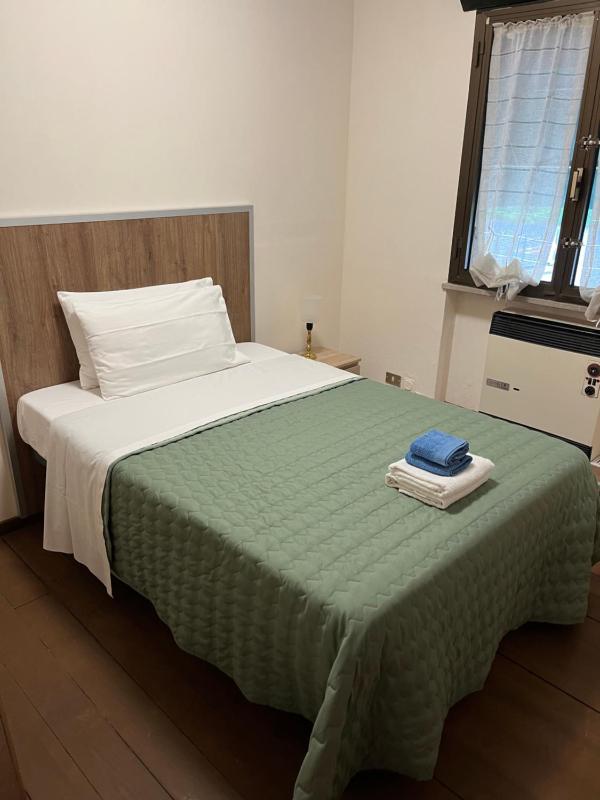 Small Double Room image 2