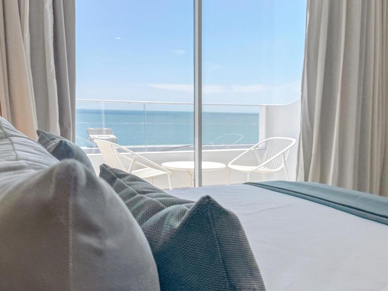 Junior Suite with Sea View (Single Occupancy) image 3