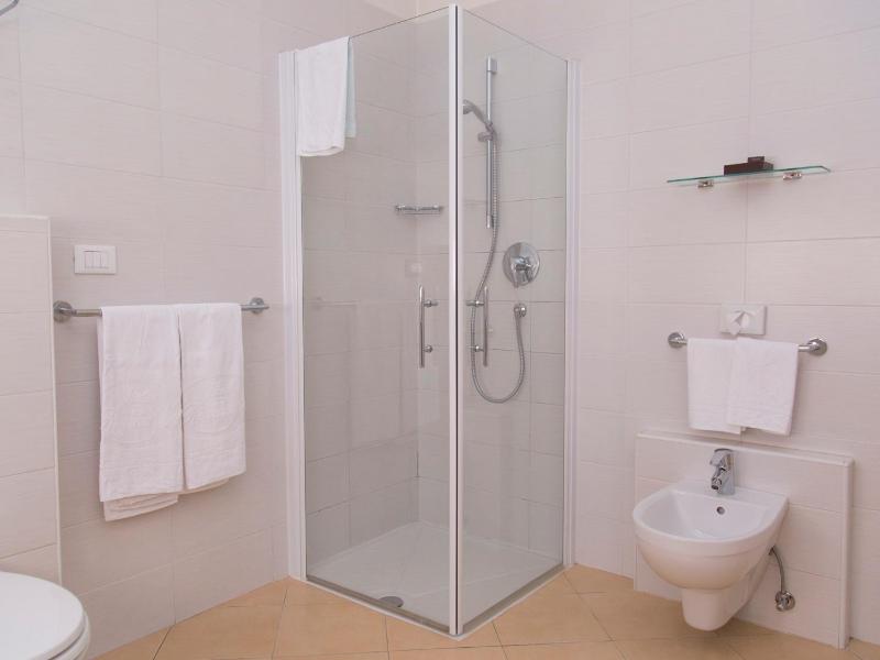 Superior Triple Room image 3