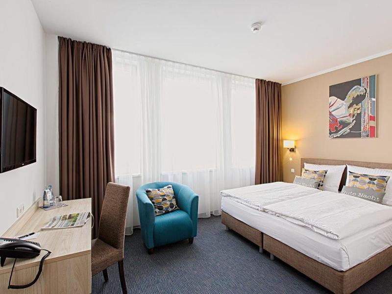 Small Double Room image 2