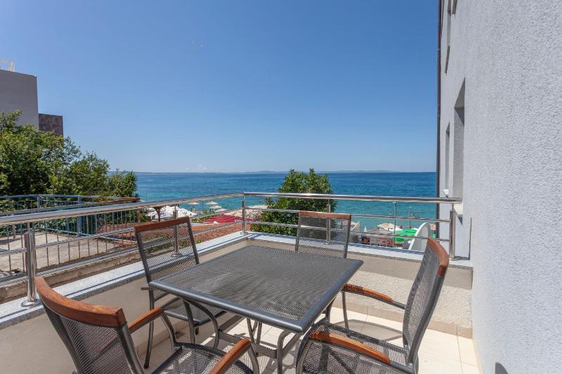 Quadruple Room with Sea View image 3