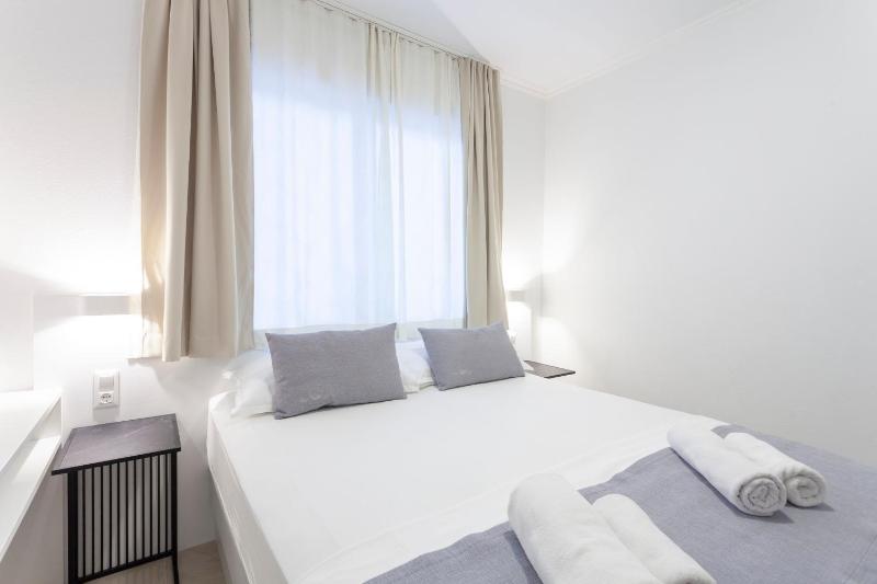 Quadruple Room with Balcony image 2
