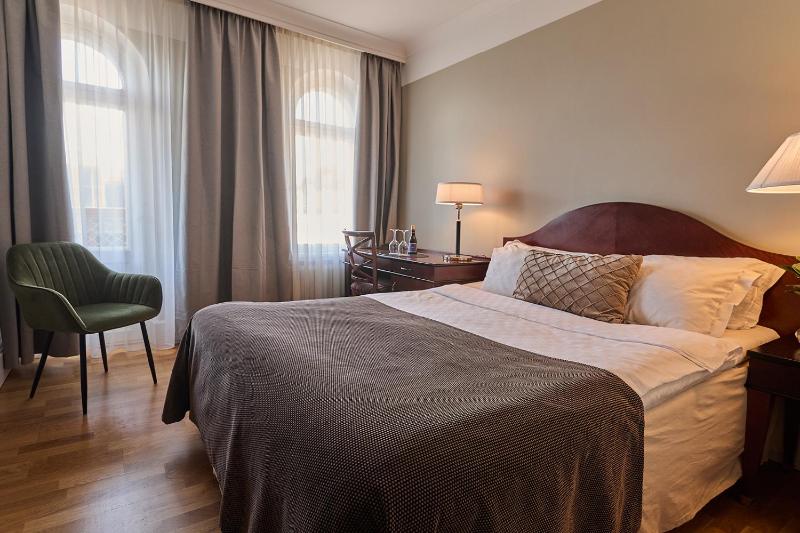 Small Double Room image 1
