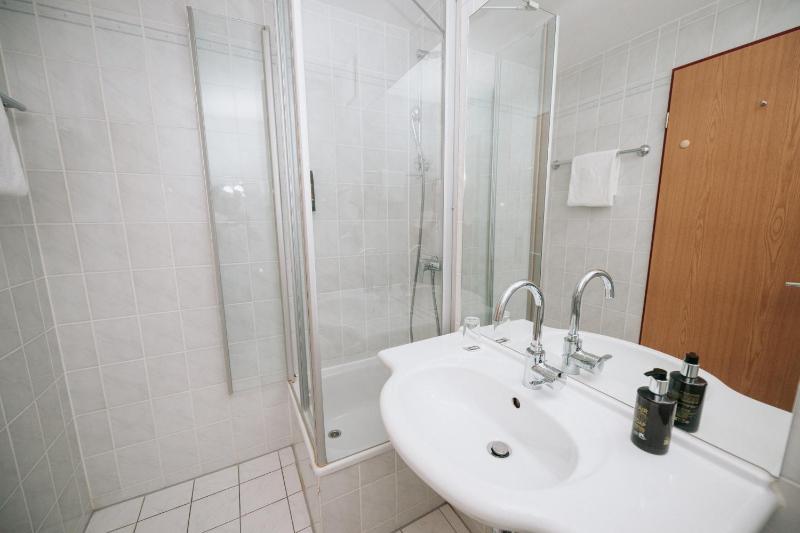 Budget Single Room image 3
