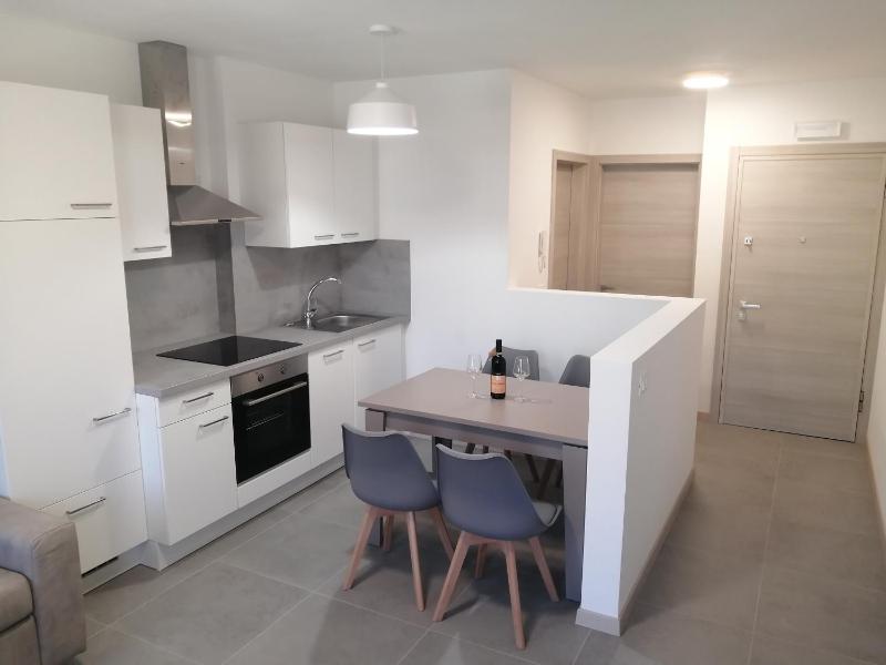 One-Bedroom Deluxe Apartment image 1