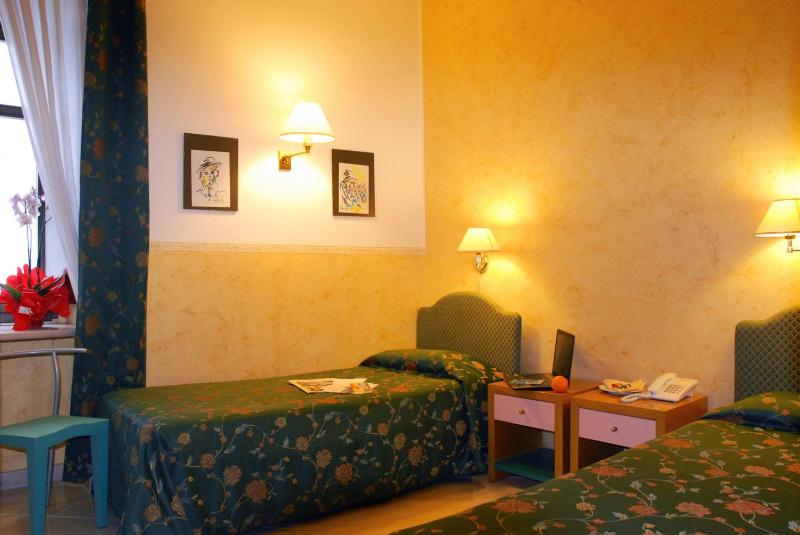 Small Double or Twin Room image 2
