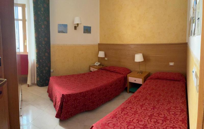 Small Double or Twin Room image 4