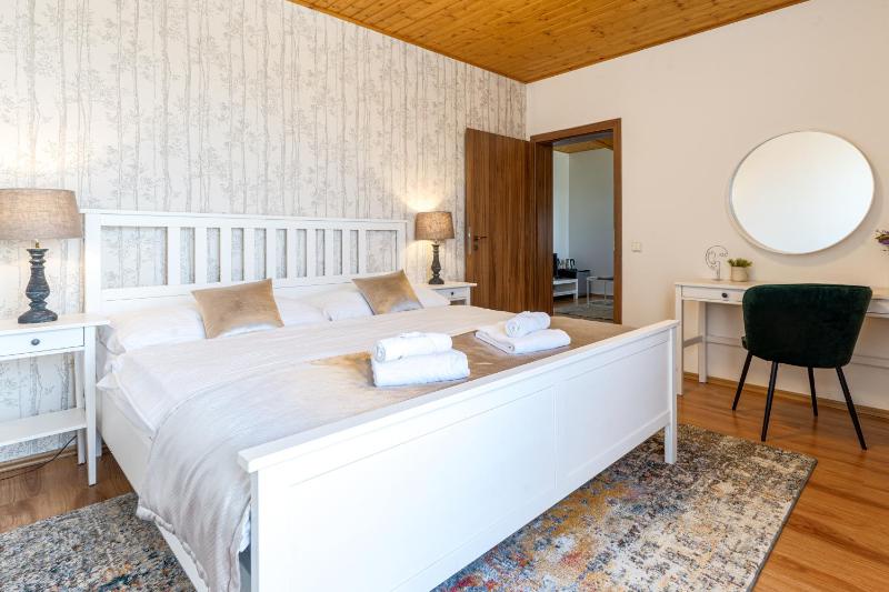 Deluxe Apartment image 1