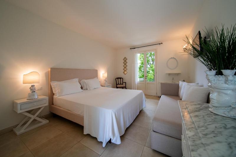 Superior Deluxe Double Room  image 4
