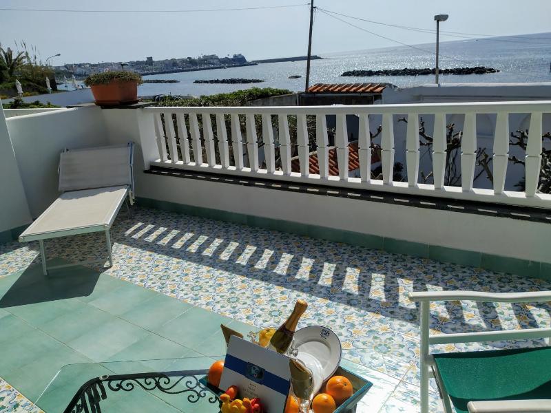 Triple Room with Sea View image 1
