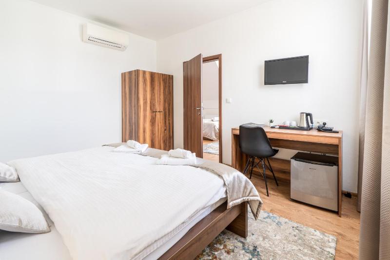 One-Bedroom Apartment image 4