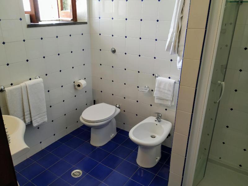 Double Room with Partial Sea View image 2