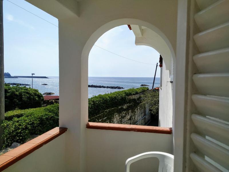 Double Room with Partial Sea View image 4