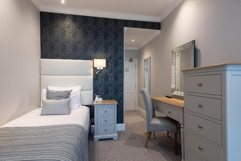 Single Room with Sea View image 4