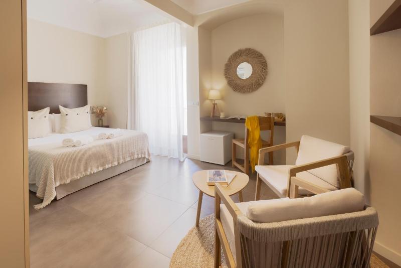 Double Room image 1