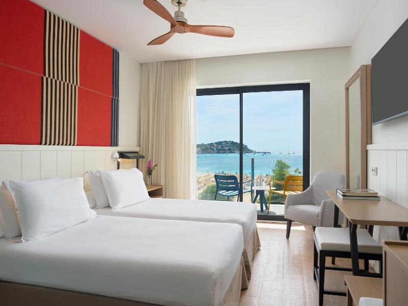 Superior Double Room with Sea View  image 1
