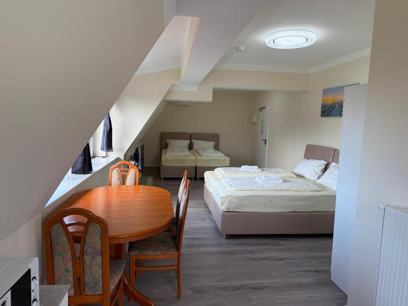 Quadruple Room image 4