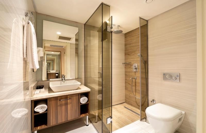 Deluxe Triple Room image 2