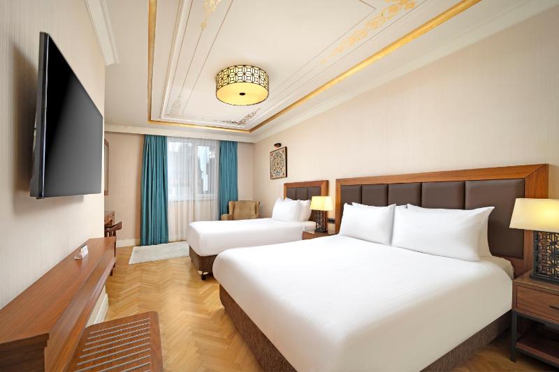 Deluxe Triple Room image 1