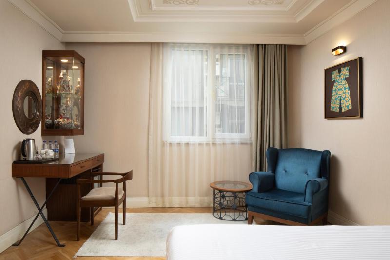 Connection Family Room image 2