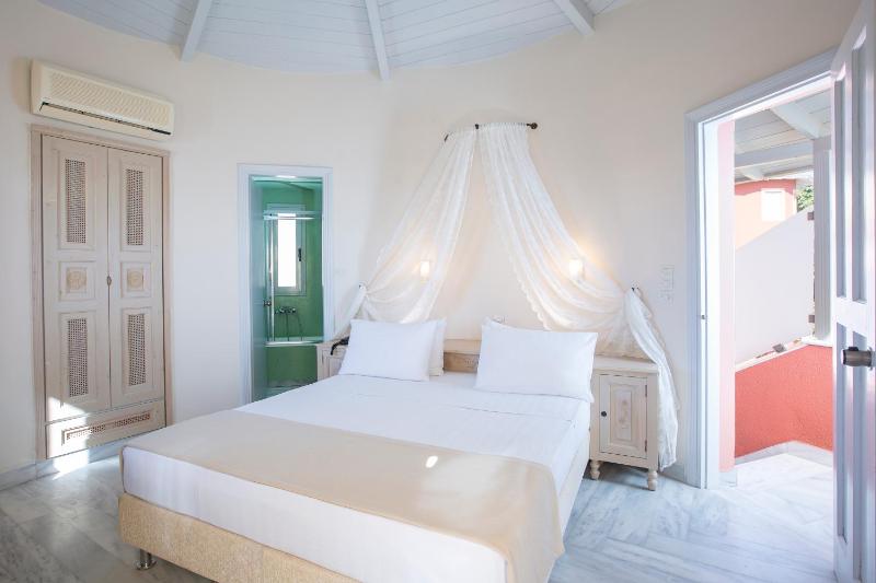 Red Tower 2-Bedroom Suite Sea View image 4