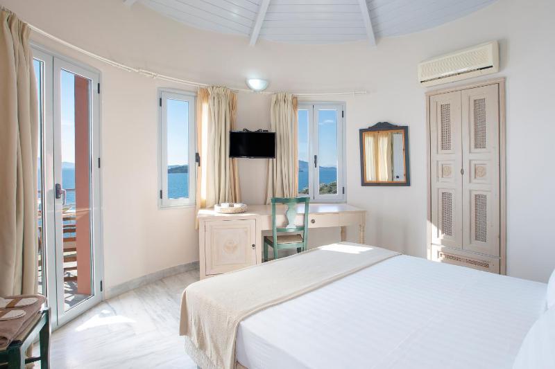 Red Tower 2-Bedroom Suite Sea View image 3