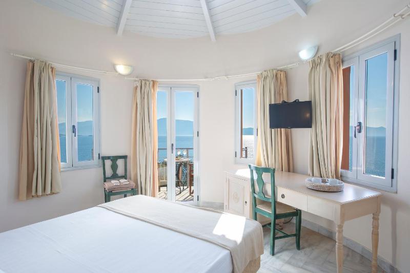 Red Tower 2-Bedroom Suite Sea View image 2