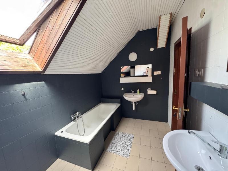Triple Room with Shared Bathroom image 1