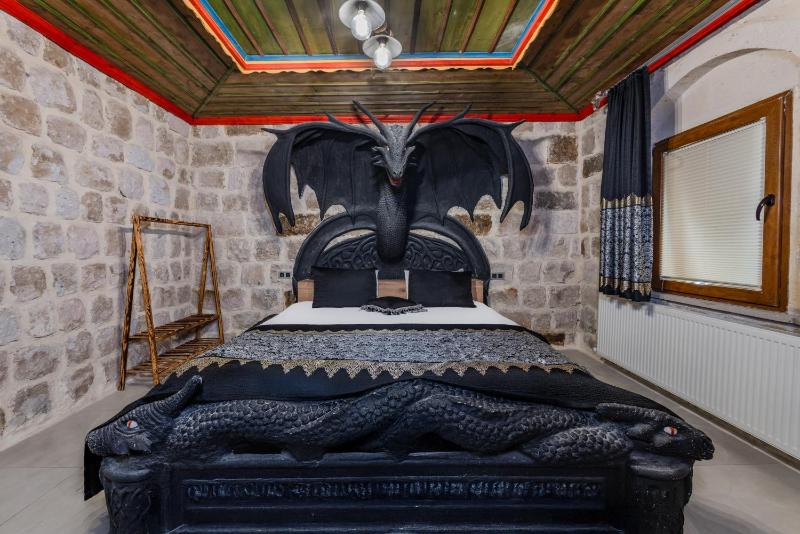 Queen Room with Spa Bath image 1