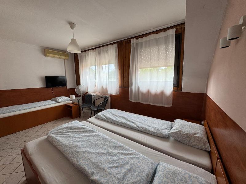 Triple Room image 3