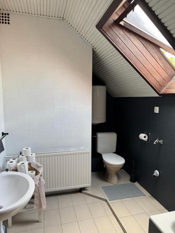 Triple Room with Shared Bathroom image 3