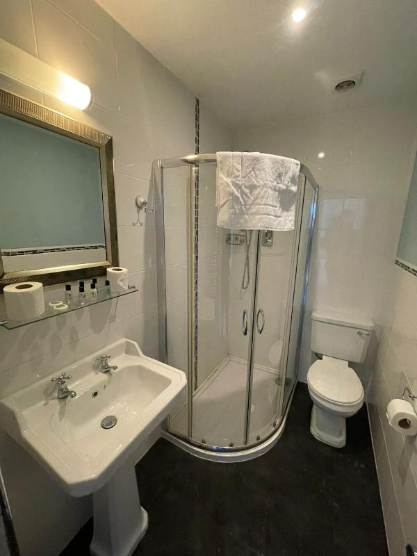 Standard Suite image 3
