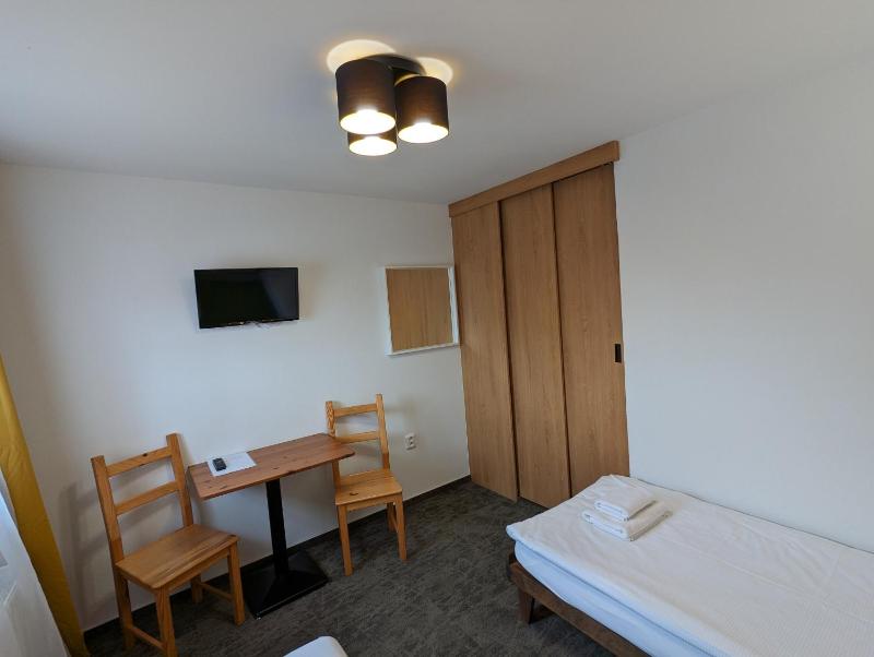 Double or Twin Room image 2