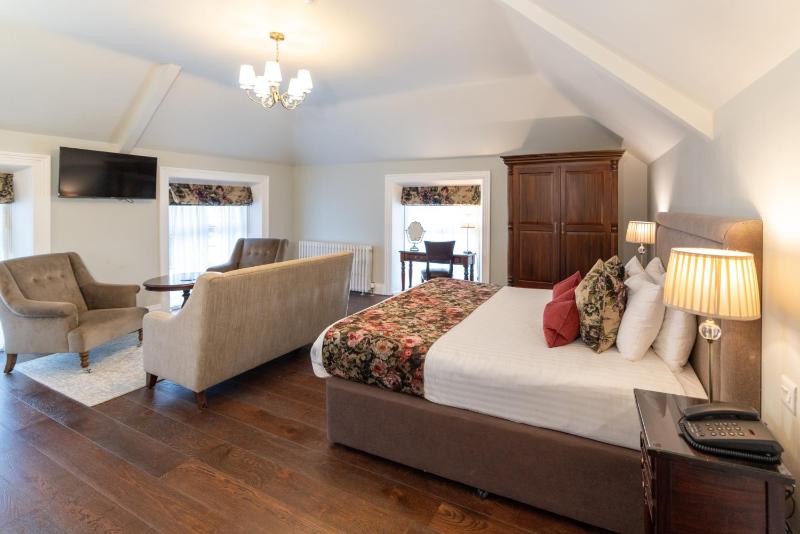 One-Bedroom Suite image 4