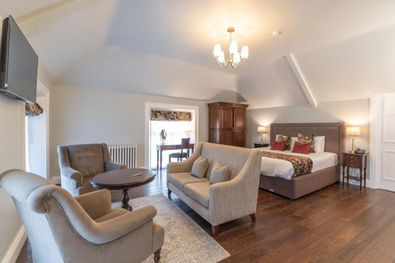 One-Bedroom Suite image 3