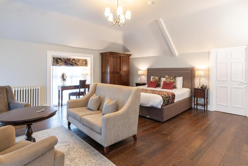 One-Bedroom Suite image 1