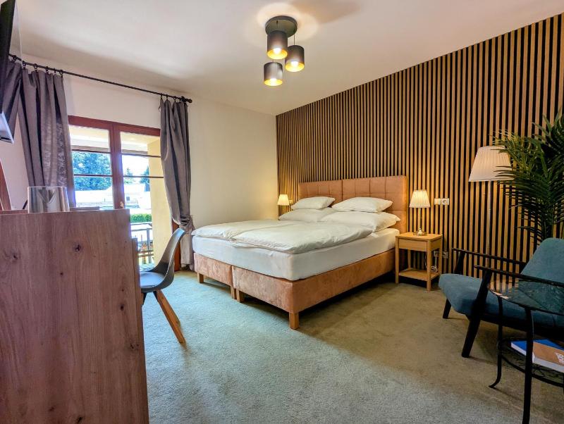 Deluxe Double or Twin Room with Balcony image 1